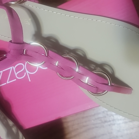 Shoedazzle fuchsia flat sandals size 8 - Picture 4 of 7